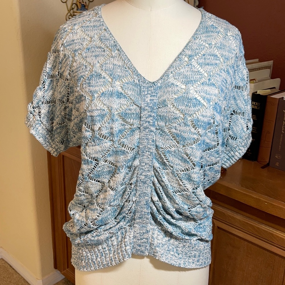 Absolutely sweater top in size Medium EUC